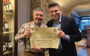 CONFIINE conferisce l’onorificenza di “Ambasciatore della Cucina Italiana in Europa” allo Chef Damiano Pizzicchetti