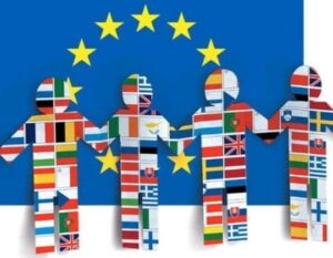 Macron boccia gli hub di rimpatrio nei Paesi terzi: “Non rappresentano l’Europa”