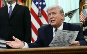 Trump su Meloni: «Era probabilmente contenta che io le abbia parlato. Mi ha chiesto una foto con insistenza»